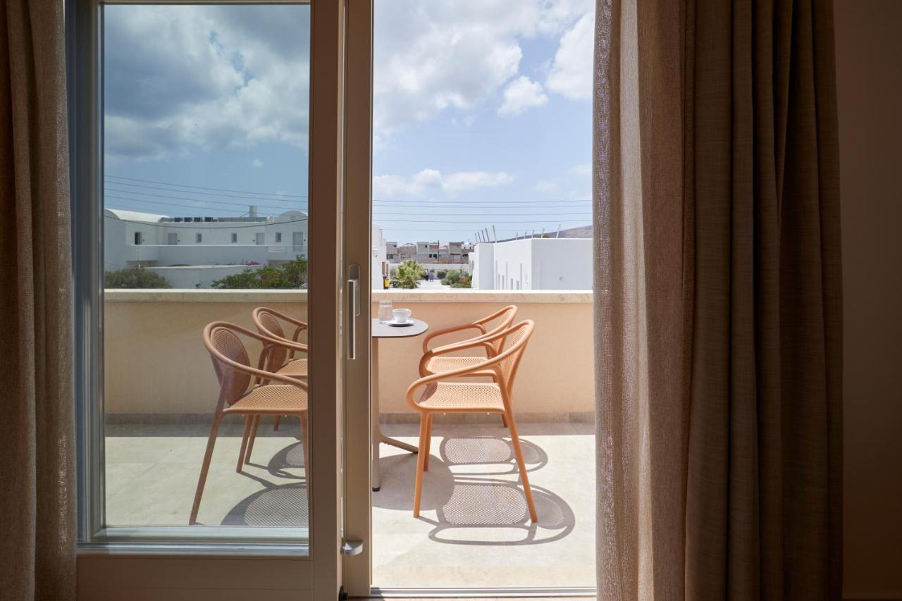 Apricus Hotel Perissa  Buitenkant foto
